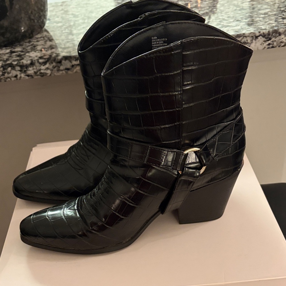 JustFab Black Croc-Patterned Heeled Boots